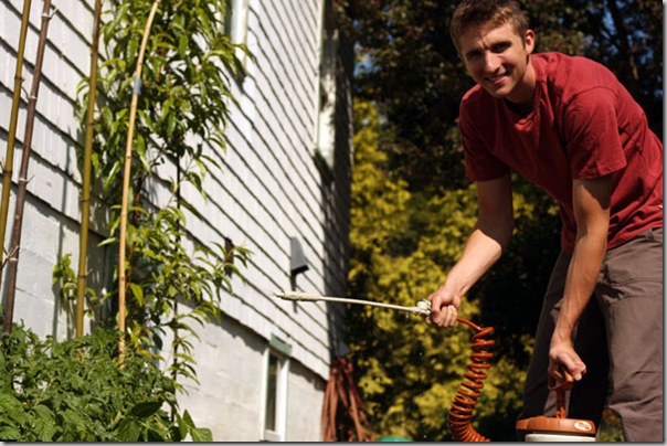 Post image for Guest Post: Want Happy Plants? Feed the Microbes!
