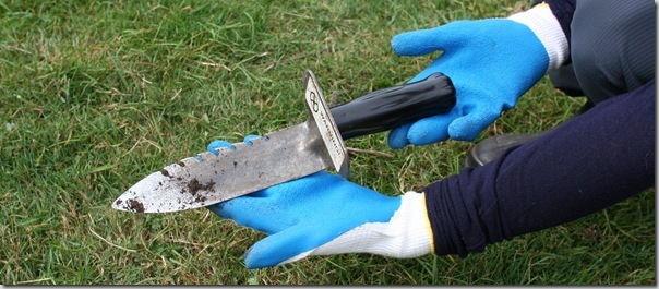 pro-gardeners-digging-tool.jpg