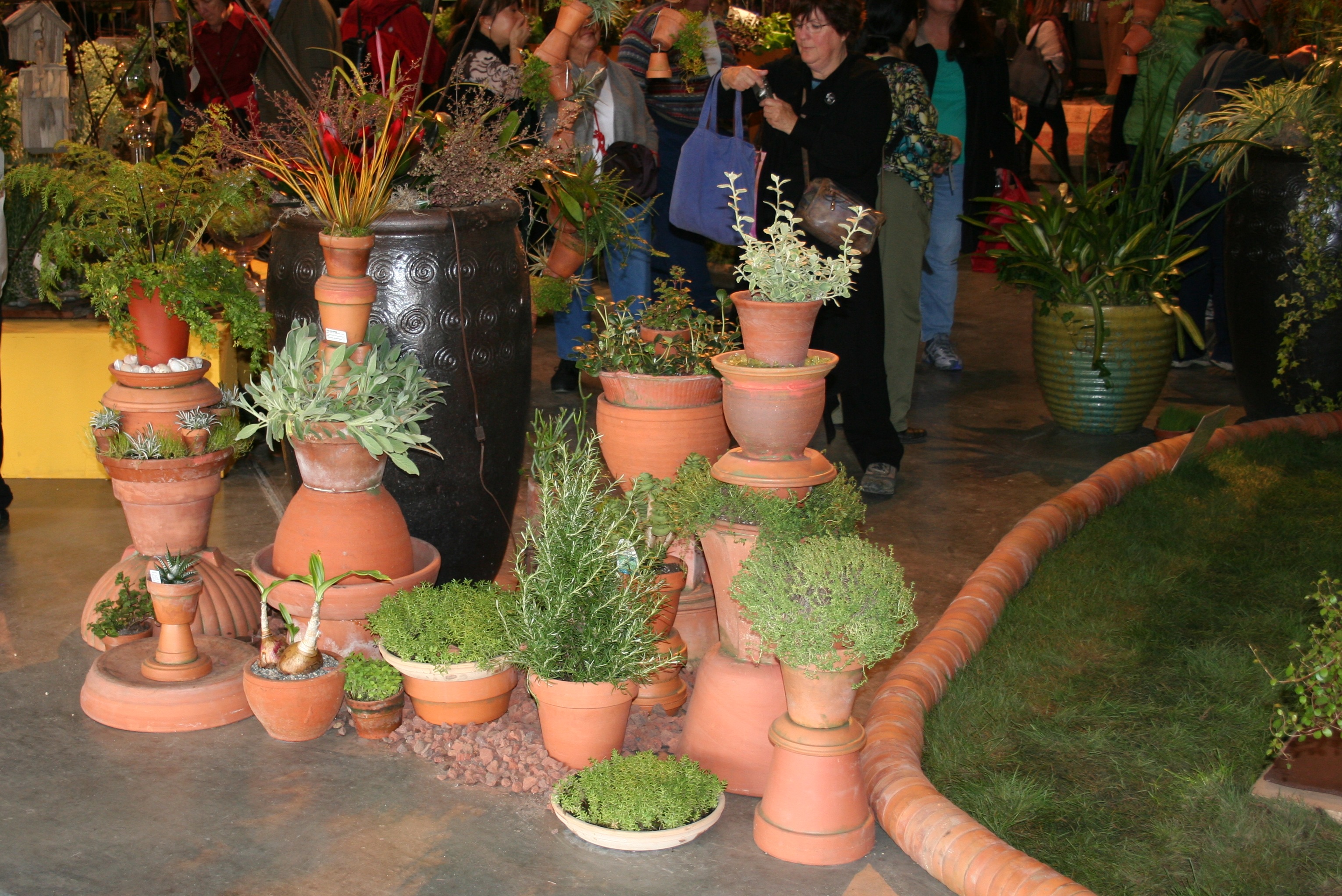 Planter Ideas For Balcony Gardens From, Terracotta Pot Gardening Ideas